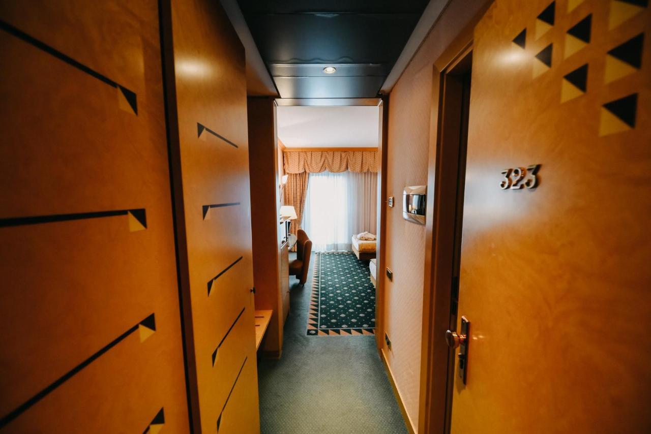 เอสเอชจี โฮเทล อันโตเนลลา Hotel โปเมเซีย ภายนอก รูปภาพ