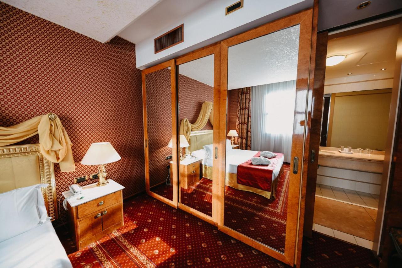 เอสเอชจี โฮเทล อันโตเนลลา Hotel โปเมเซีย ภายนอก รูปภาพ