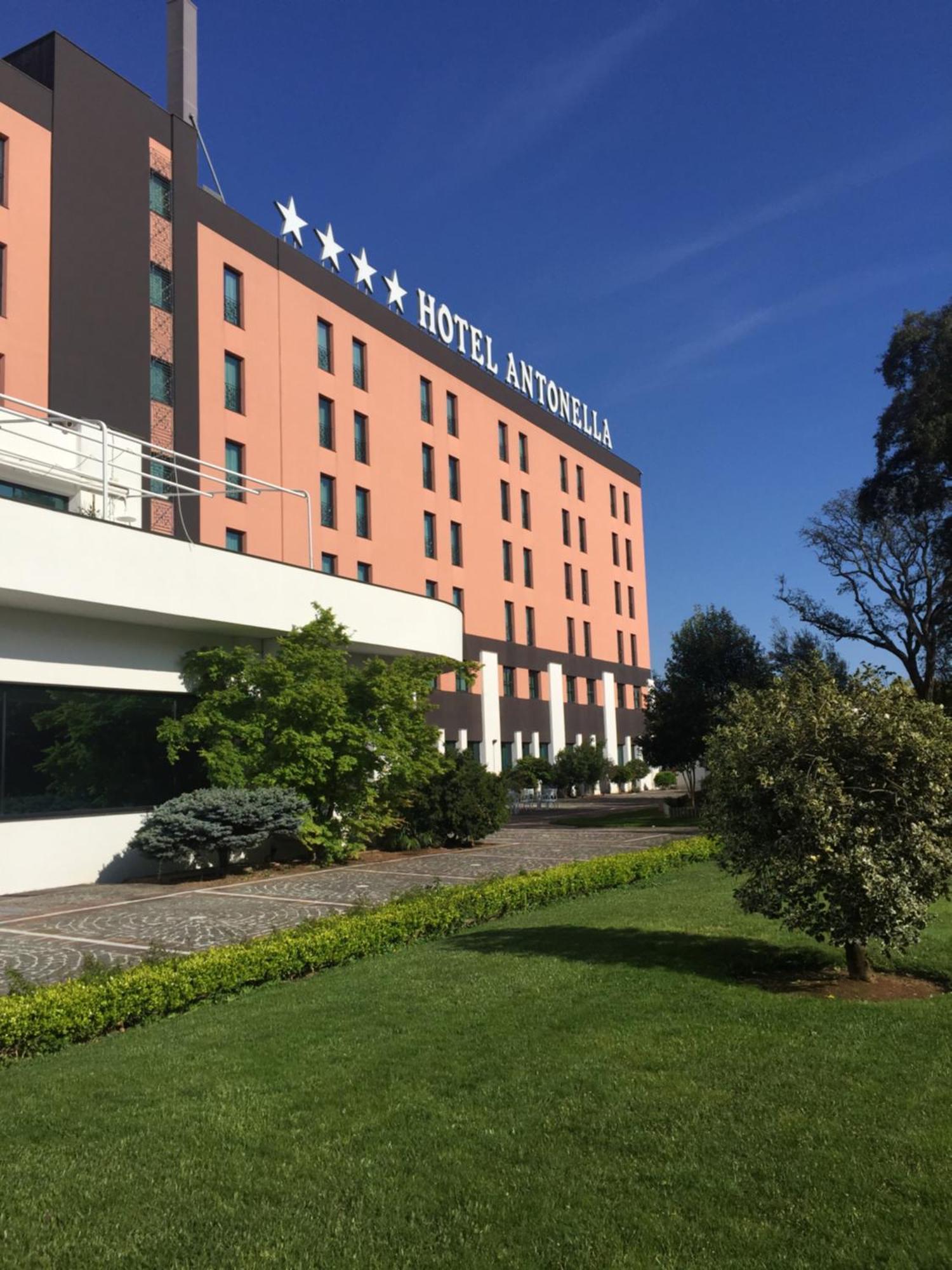 เอสเอชจี โฮเทล อันโตเนลลา Hotel โปเมเซีย ภายนอก รูปภาพ