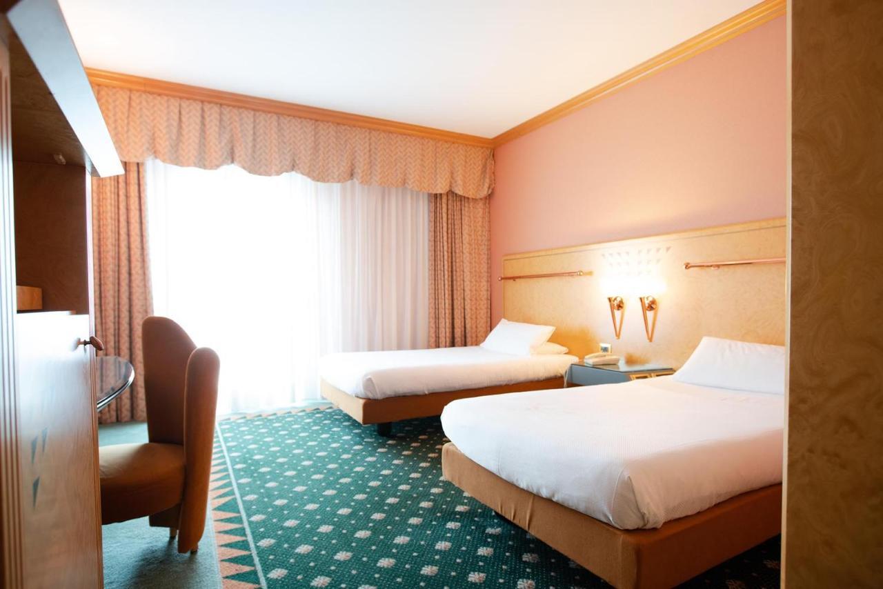 เอสเอชจี โฮเทล อันโตเนลลา Hotel โปเมเซีย ภายนอก รูปภาพ
